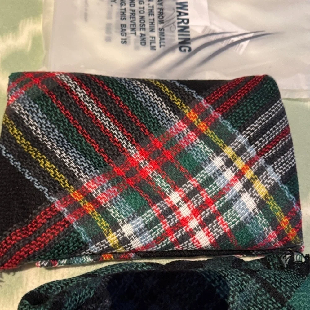 NWT 2 Plaid Scarves Set red green and green black